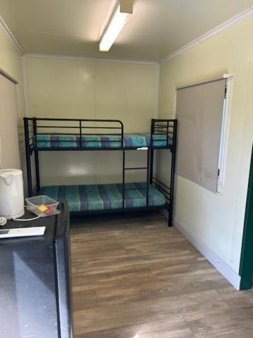 Territory Manor Motel & Caravan Park Mataranka Pokoj fotografie
