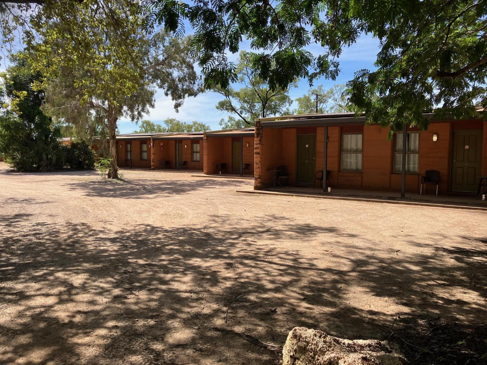 Territory Manor Motel & Caravan Park Mataranka Exteriér fotografie