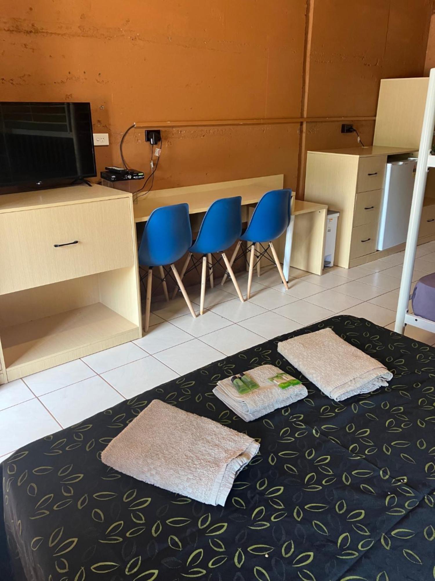 Territory Manor Motel & Caravan Park Mataranka Pokoj fotografie